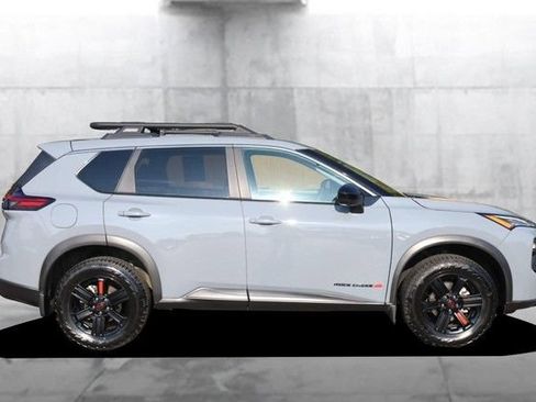 Certified 2025 Nissan Rogue SV AWD/4WD image 5