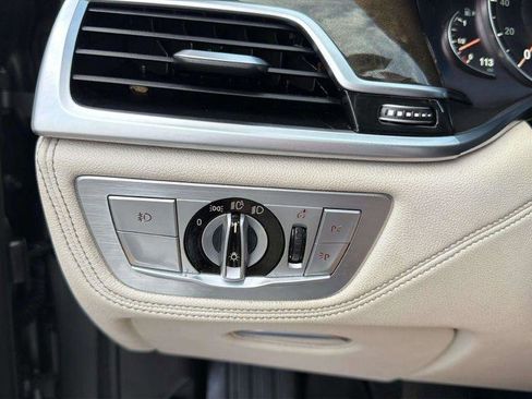 Used 2016 BMW 750i xDrive image 32