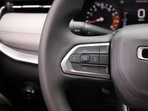 Used 2025 Jeep Compass Limited AWD/4WD image 11