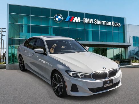 Used 2023 BMW 330i Sedan w/ Premium Package RWD image 3