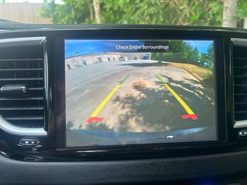 Used 2023 Chrysler Pacifica Touring-L FWD image 22