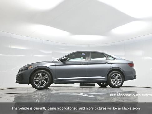 Used 2022 Volkswagen Jetta SE image 6