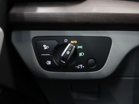 Used 2024 Audi Q5 e Premium w/ Convenience Package image 27