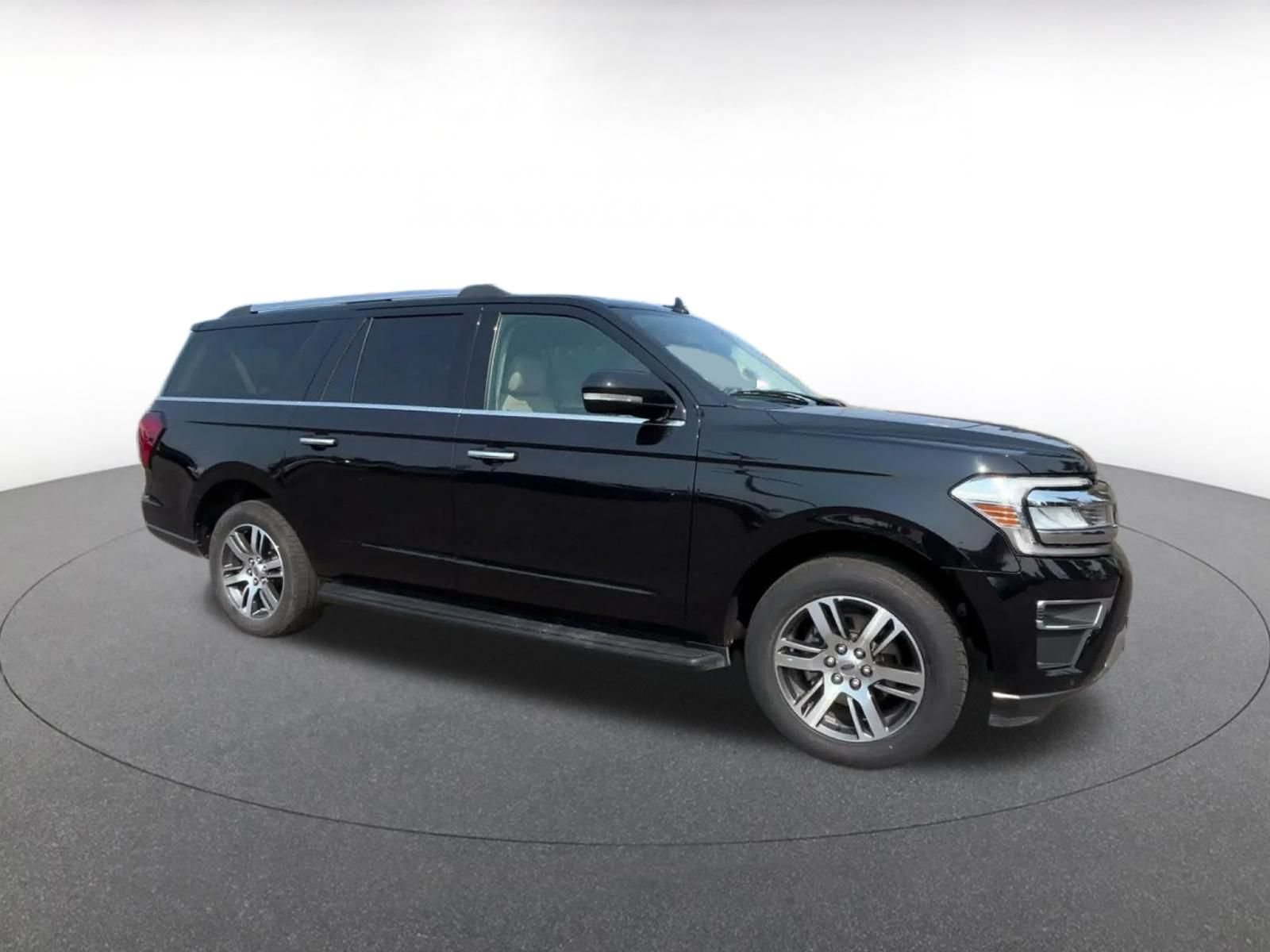 Used 2024 Ford Expedition Max Limited RWD image 2