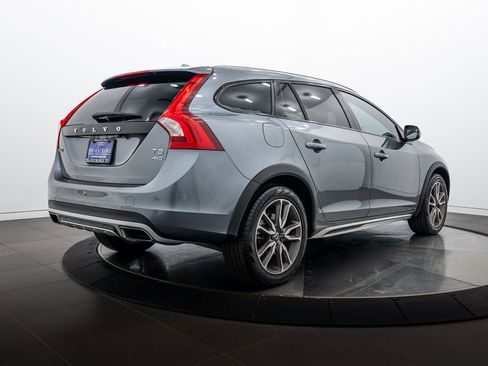 Used 2017 Volvo V60 T5 Cross Country Platinum AWD/4WD image 4