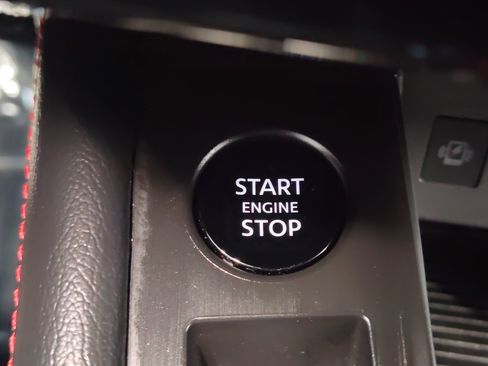 Used 2025 Nissan Kicks SR FWD image 32