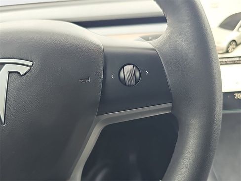 Used 2021 Tesla Model Y Long Range image 21