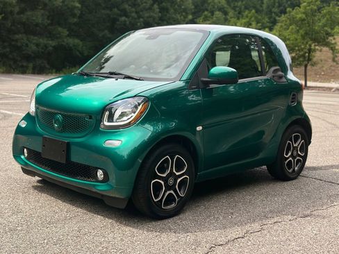 Used 2017 smart fortwo Prime RWD image 3