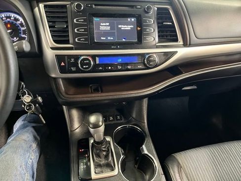 Used 2015 Toyota Highlander Plus AWD/4WD image 29
