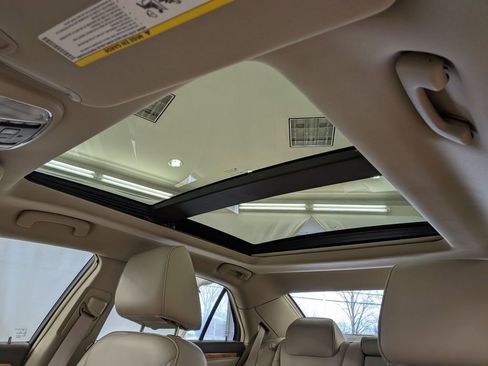 Used 2014 Chrysler 300 C image 16