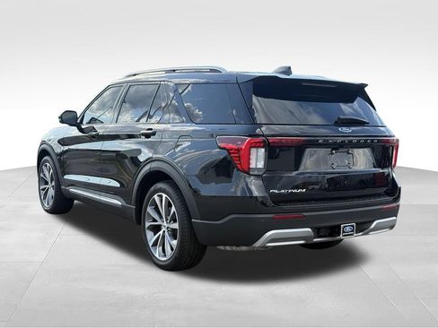 Used 2025 Ford Explorer Platinum RWD image 3