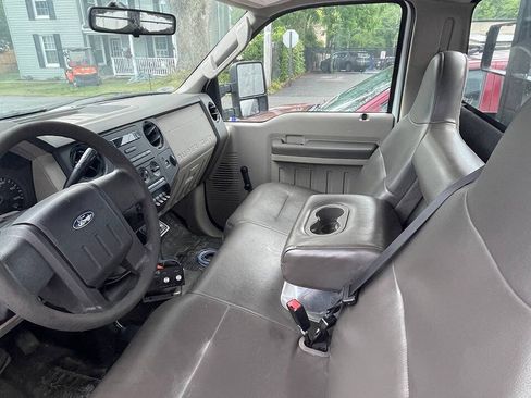 Used 2010 Ford F250 XL AWD/4WD image 4