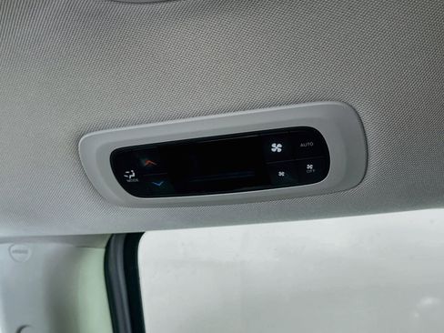 Used 2024 Chrysler Pacifica Touring-L FWD image 28