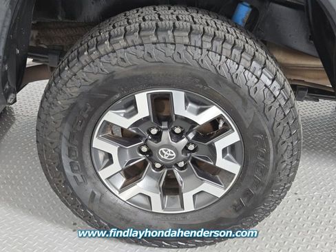 Used 2019 Toyota Tacoma TRD Off-Road AWD/4WD image 11