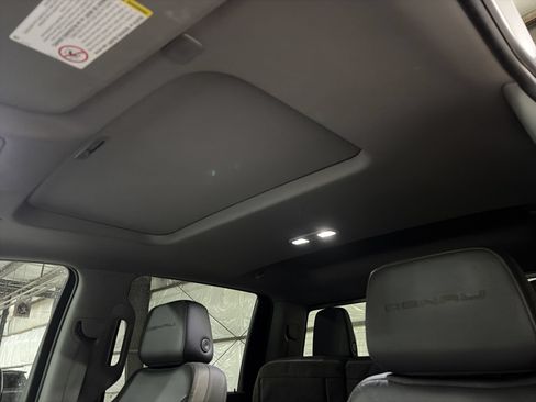 Used 2022 GMC Sierra 3500 Denali w/ Denali Ultimate Package AWD/4WD image 20