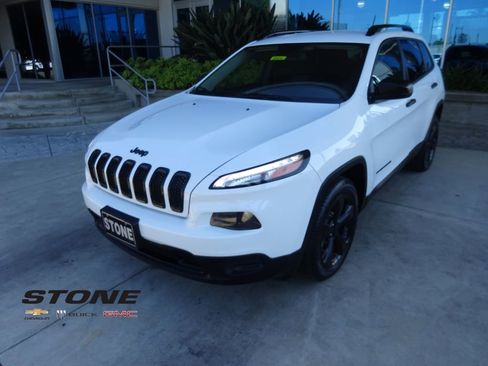 Used 2017 Jeep Cherokee Altitude image 3