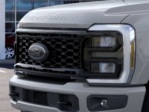 New 2026 Ford F250 Lariat w/ Black Appearance Package AWD/4WD image 17