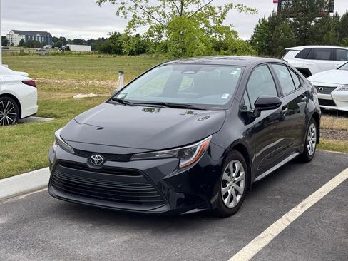 Used 2025 Toyota Corolla LE FWD image 3