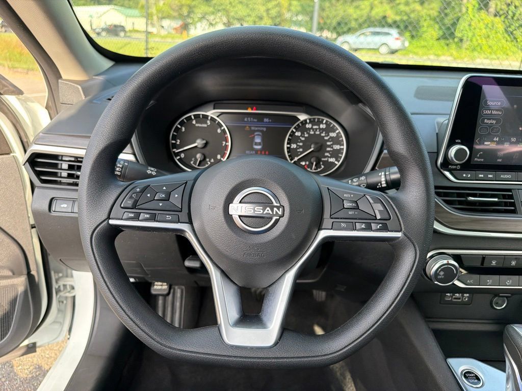 Used 2025 Nissan Altima 2.5 SV FWD image 15
