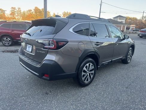 Used 2023 Subaru Outback Premium image 3