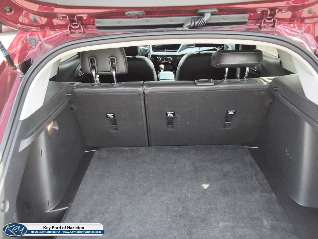 Used 2025 Chevrolet Trax LT FWD image 13