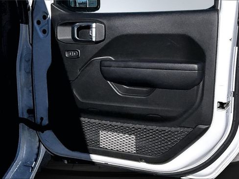 Used 2024 Jeep Wrangler Unlimited image 14