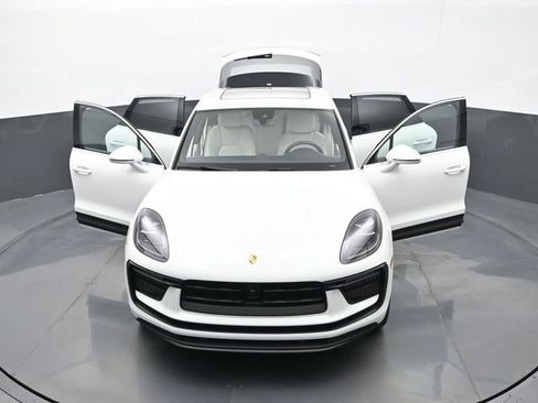 Certified 2023 Porsche Macan S AWD/4WD image 30