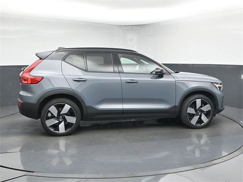 Used 2023 Volvo XC40 Recharge Ultimate image 8