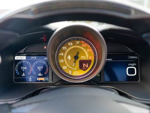 Used 2019 Ferrari Portofino RWD image 16