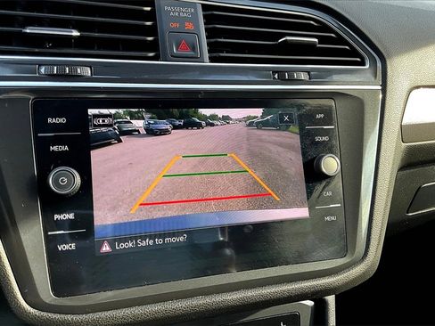 Used 2024 Volkswagen Tiguan SE image 21