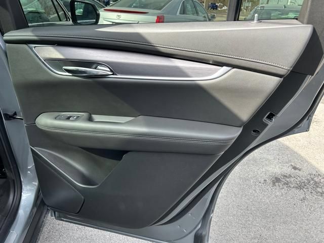 New 2025 Cadillac XT6 Luxury w/ LPO, Floor Liner Package AWD/4WD image 23