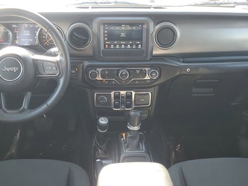 Used 2022 Jeep Gladiator Willys image 15