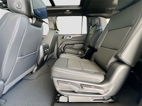 New 2026 GMC Yukon XL Denali w/ Denali Reserve Package image 17