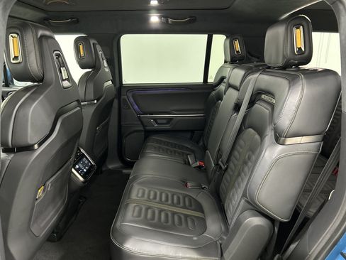 Used 2025 Rivian R1S Adventure AWD/4WD image 21
