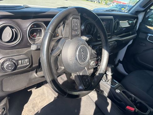 Used 2022 Jeep Gladiator Sport AWD/4WD image 3