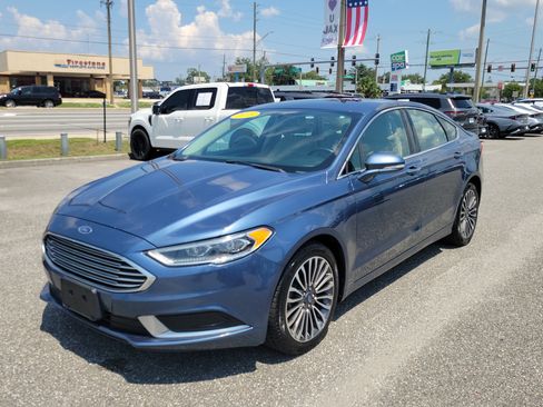 Used 2018 Ford Fusion SE w/ Fusion SE Technology Package FWD image 1