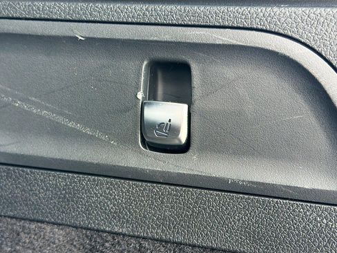 Used 2020 Mercedes-Benz GLC 300 image 13