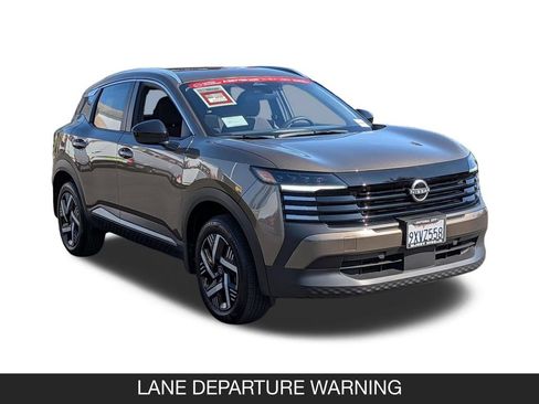 Used 2026 Nissan Kicks SV FWD image 2