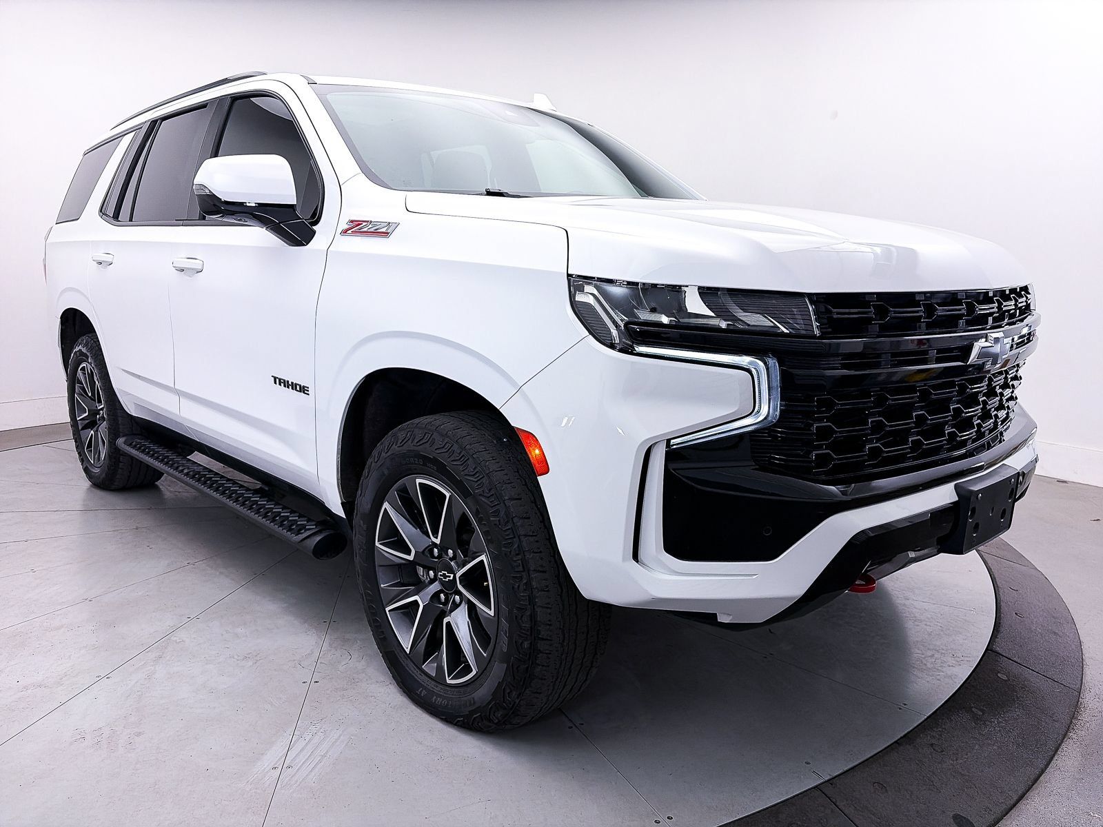 Used 2023 Chevrolet Tahoe Z71 w/ Luxury Package AWD/4WD image 14