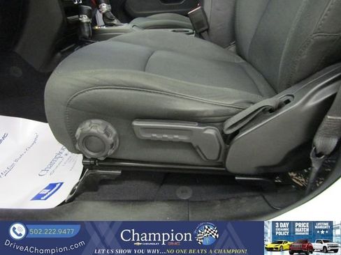 Used 2021 Jeep Wrangler Unlimited Sahara AWD/4WD image 18