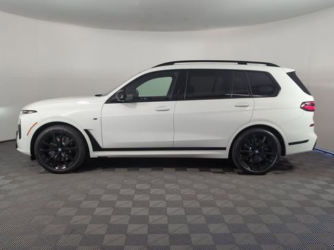 New 2026 BMW X7 M60i image 2