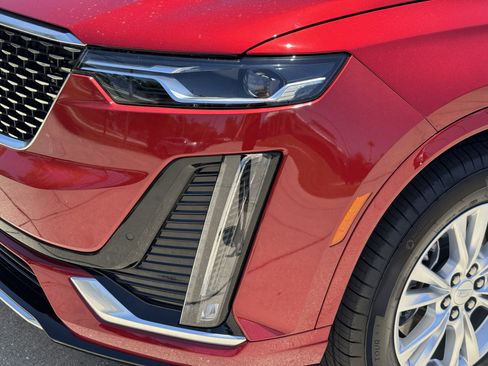 New 2025 Cadillac XT6 Luxury image 7