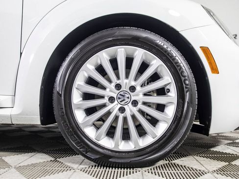 Used 2019 Volkswagen Beetle 2.0T SE FWD image 41