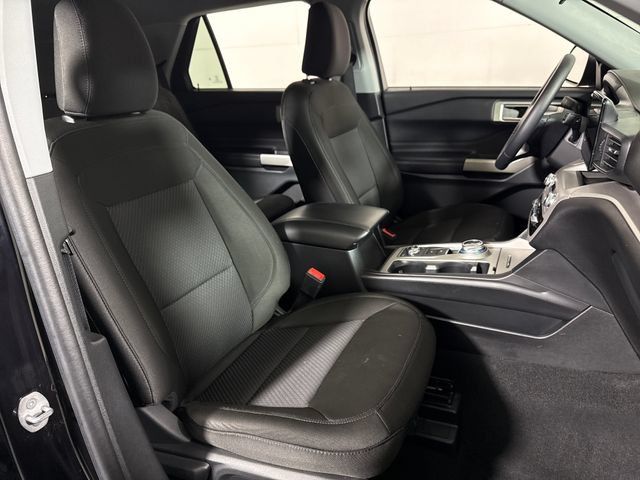 Used 2023 Ford Explorer XLT AWD/4WD image 14