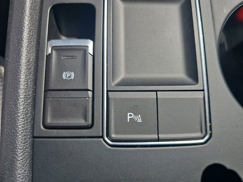 Used 2021 Volkswagen Atlas Cross Sport SE w/ Panoramic Sunroof Package FWD image 23