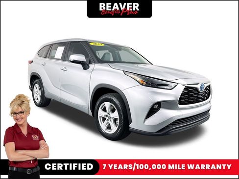 Used 2023 Toyota Highlander LE image 1