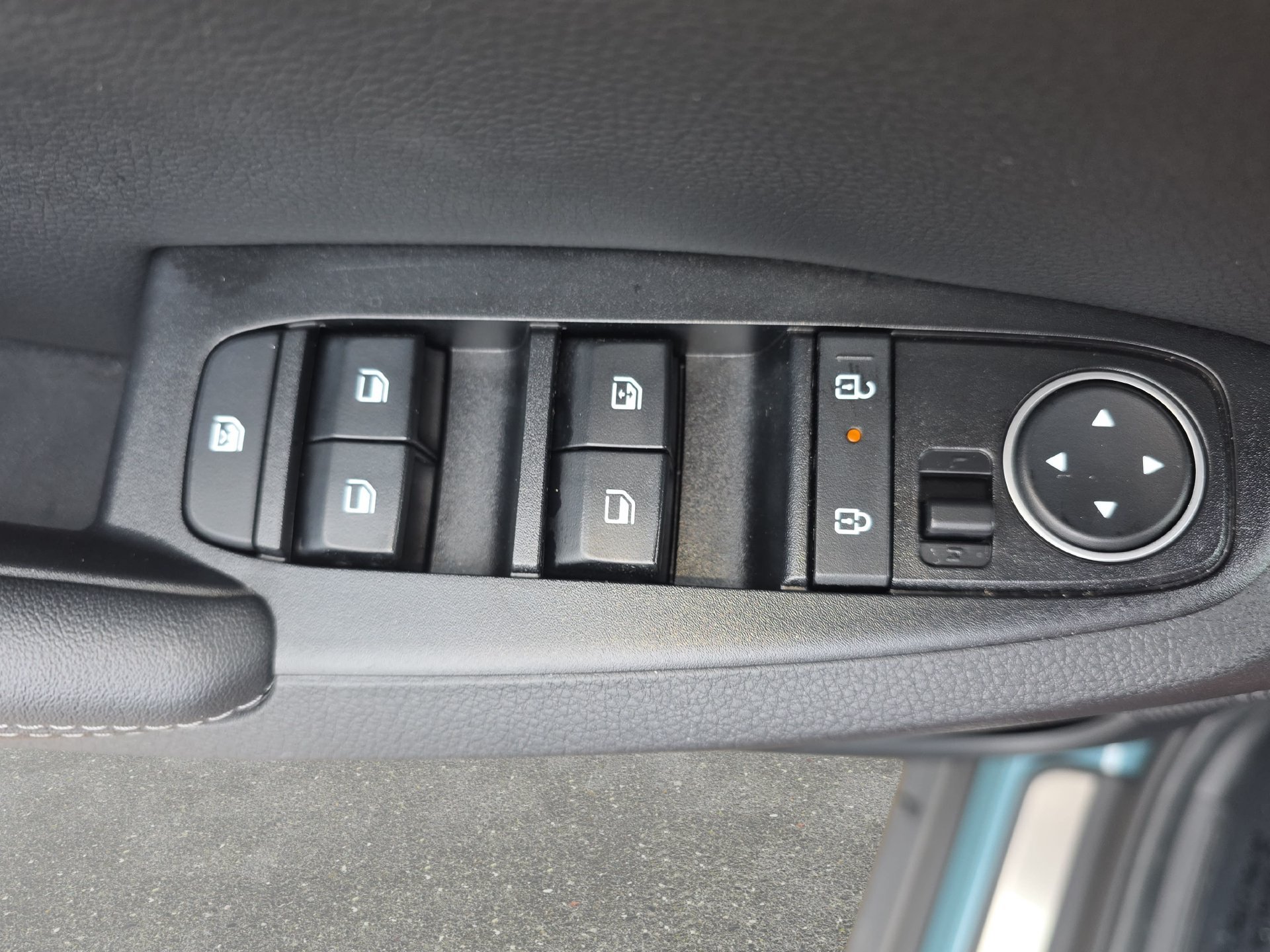 Used 2024 Kia Seltos EX FWD image 26