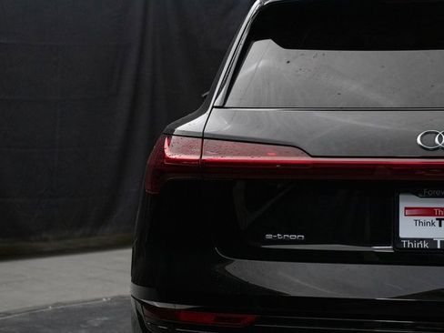 Used 2022 Audi e-tron Premium Plus w/ Premium Plus Package image 12