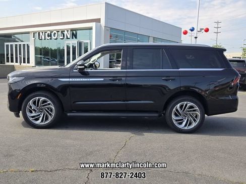 New 2026 Lincoln Navigator Premiere AWD/4WD image 2