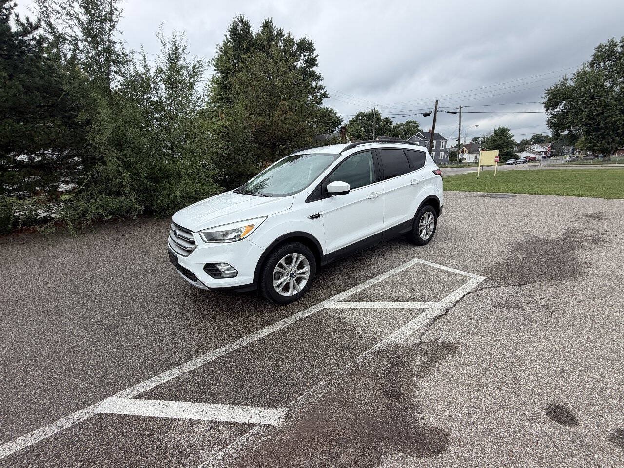 Used 2018 Ford Escape SE w/ Ford Safe & Smart Package AWD/4WD image 1